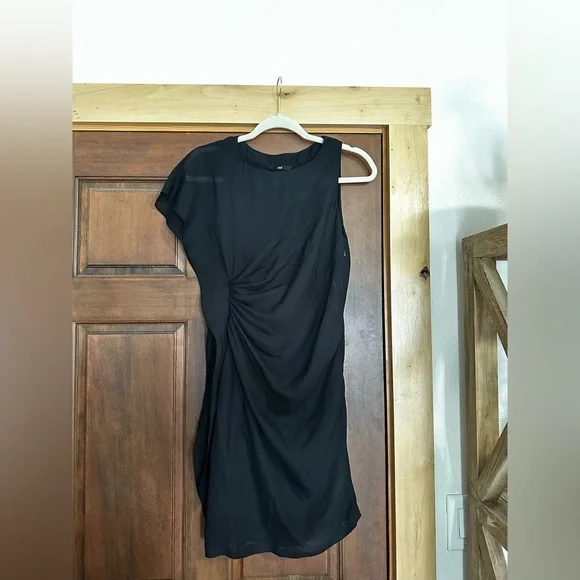 H&M dress - Picture 2 of 4